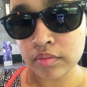 Meet your Posher, Saharith